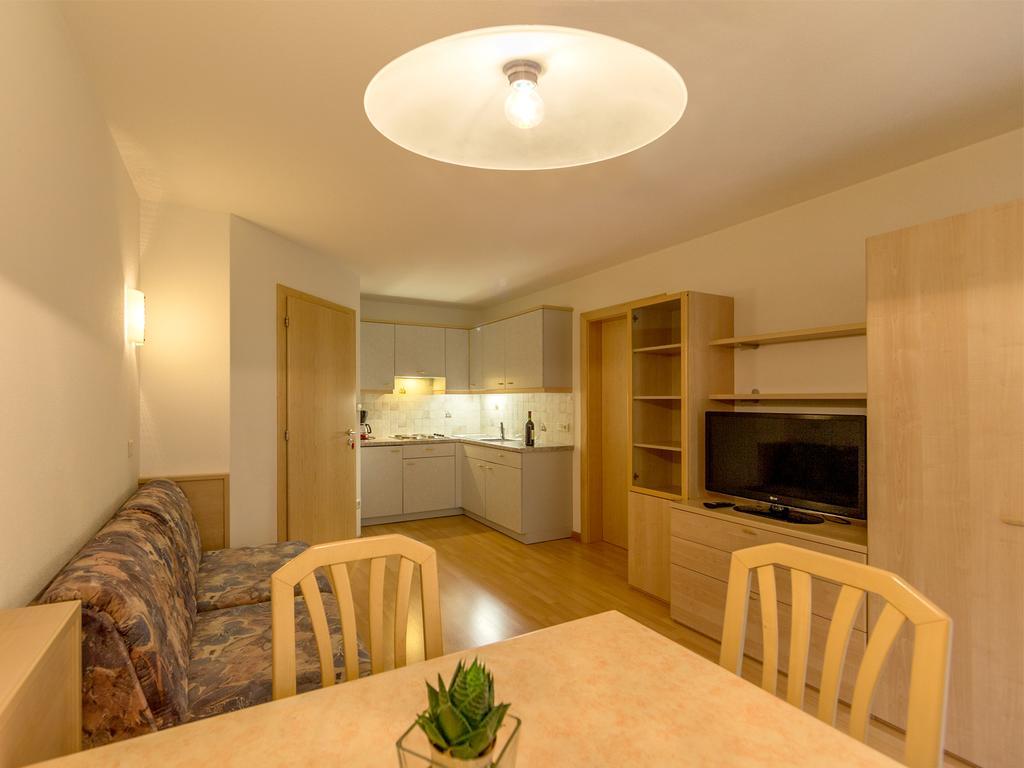 Garni Appartement Alpenresidence Cadipietra Værelse billede