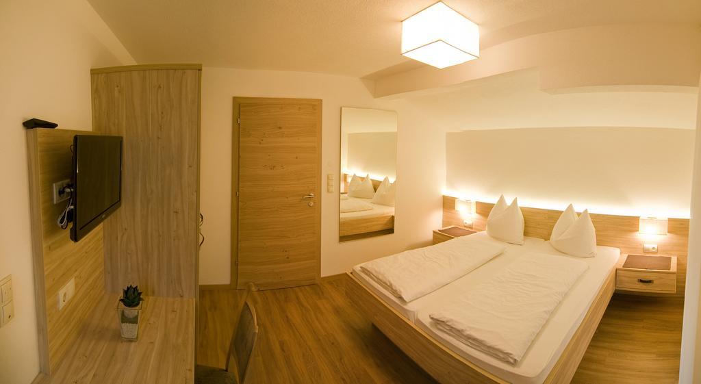 Garni Appartement Alpenresidence Cadipietra Værelse billede