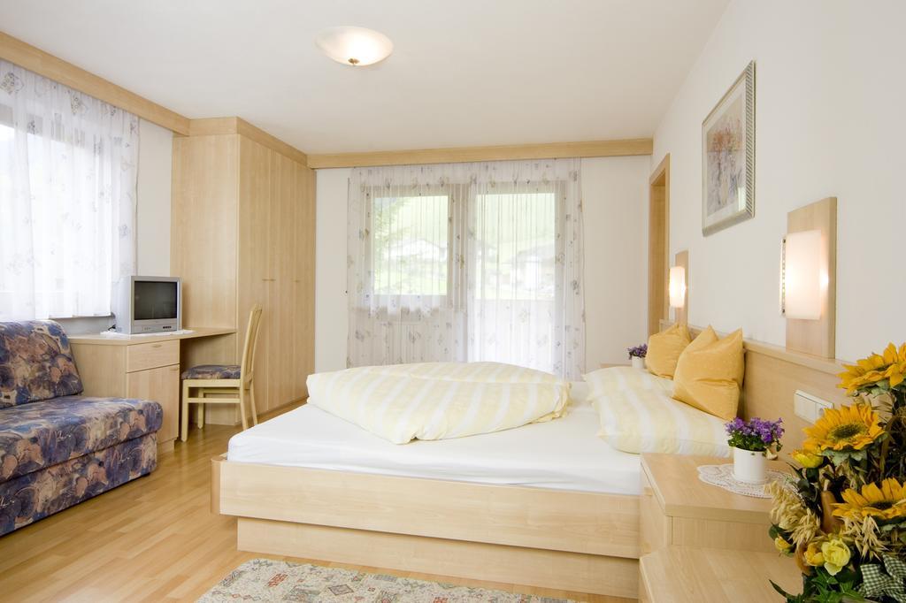 Garni Appartement Alpenresidence Cadipietra Værelse billede