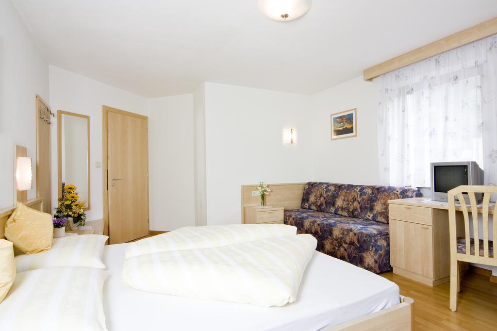 Garni Appartement Alpenresidence Cadipietra Værelse billede